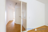 Flur - 2-Zimmer-Wohnung in ruhiger Lage mit sonnigem Balkon und Tiefgaragenstellplatz nahe am UKE