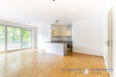 Wohnzimmer/Küche - 2-Zimmer-Wohnung in ruhiger Lage mit sonnigem Balkon und Tiefgaragenstellplatz nahe am UKE